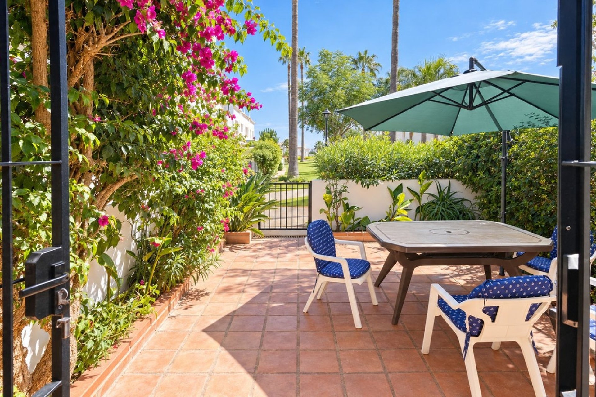 Reventa - Town House -
Casares Playa - Costa del Sol