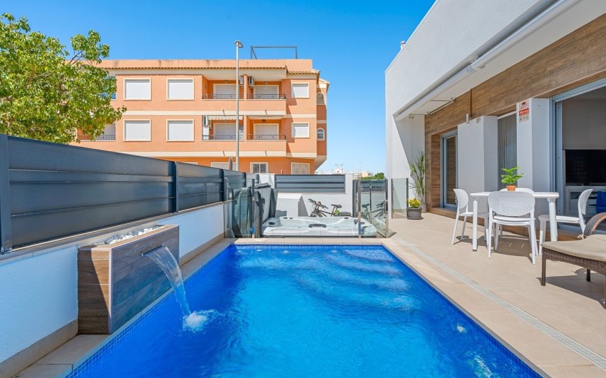Reventa - Town House -
Formentera del Segura - Costa Blanca