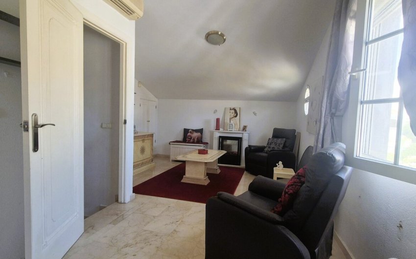 Reventa - Town House -
Los Dolses - Inland
