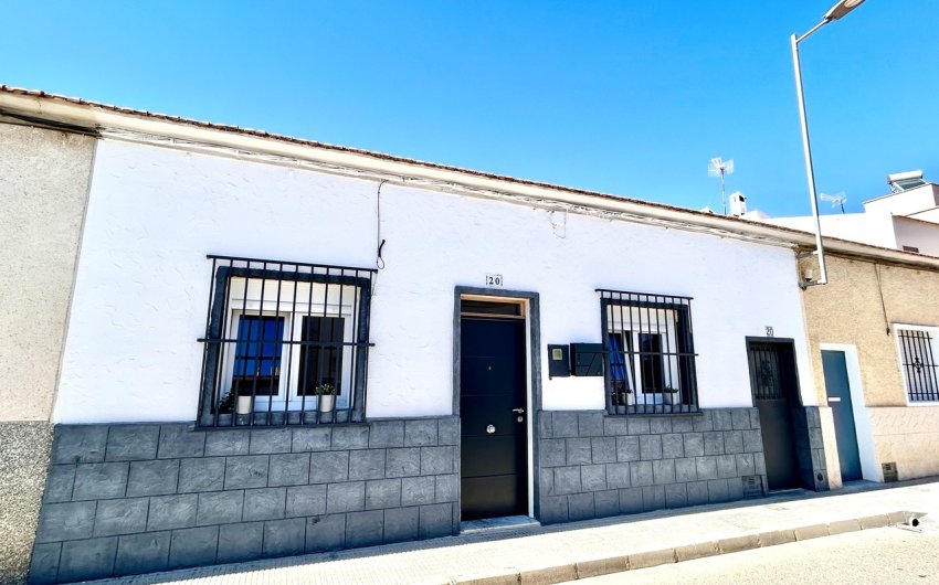 Reventa - Town House -
San Miguel de Salinas - Inland