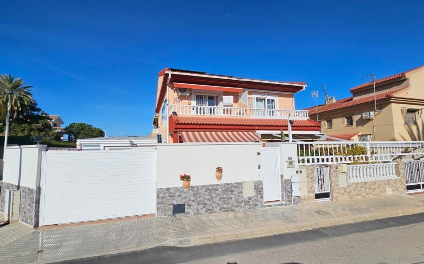 Reventa - Town House -
Santiago de la Ribera - Playa De Santiago De La Ribera