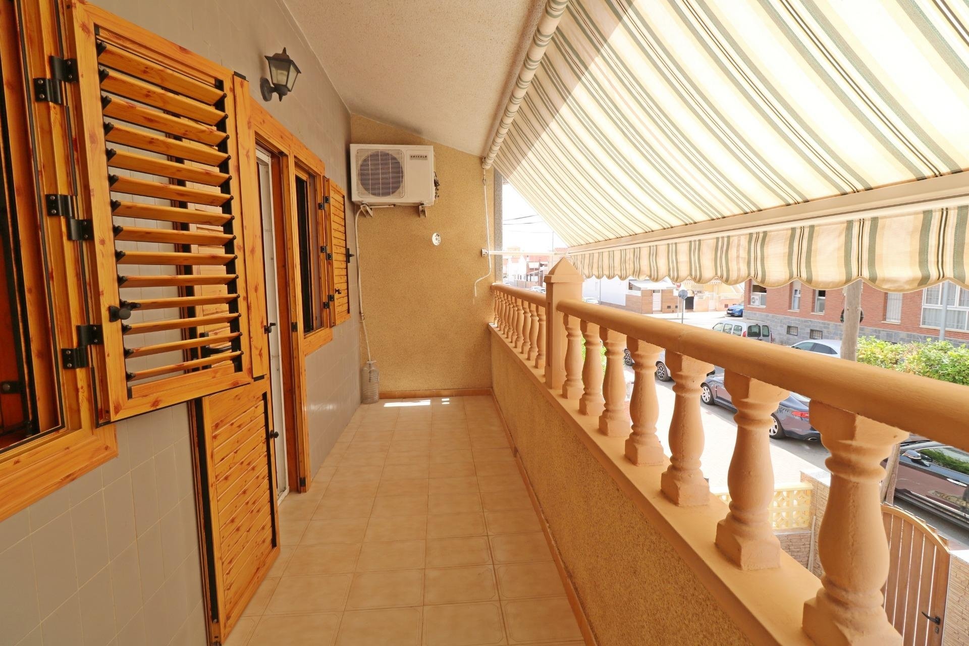 Reventa - Town House -
Torrevieja - Playa De Los Naufragos