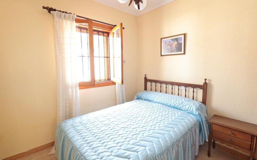 Reventa - Town House -
Torrevieja - Playa De Los Naufragos