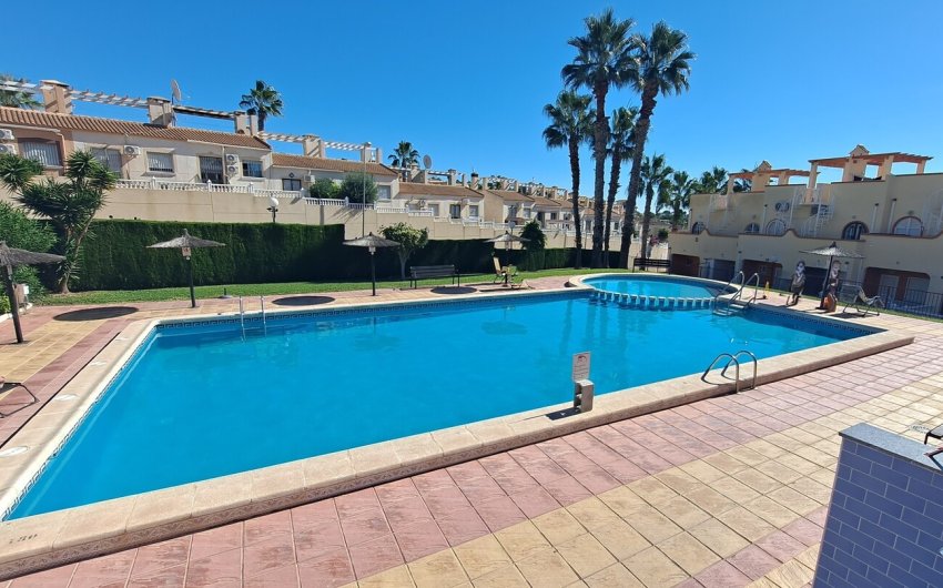 Reventa - Town House -
Villamartin - Las filipinas