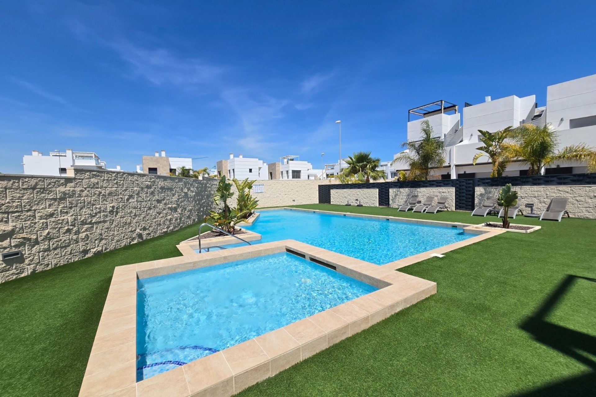 Reventa - Townhouse * -
Ciudad Quesada * - Doña Pepa *