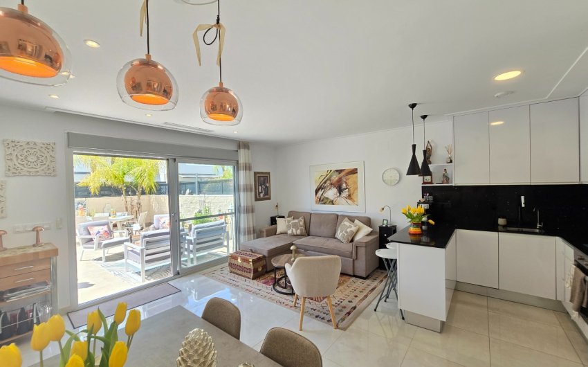 Reventa - Townhouse * -
Ciudad Quesada * - Doña Pepa *