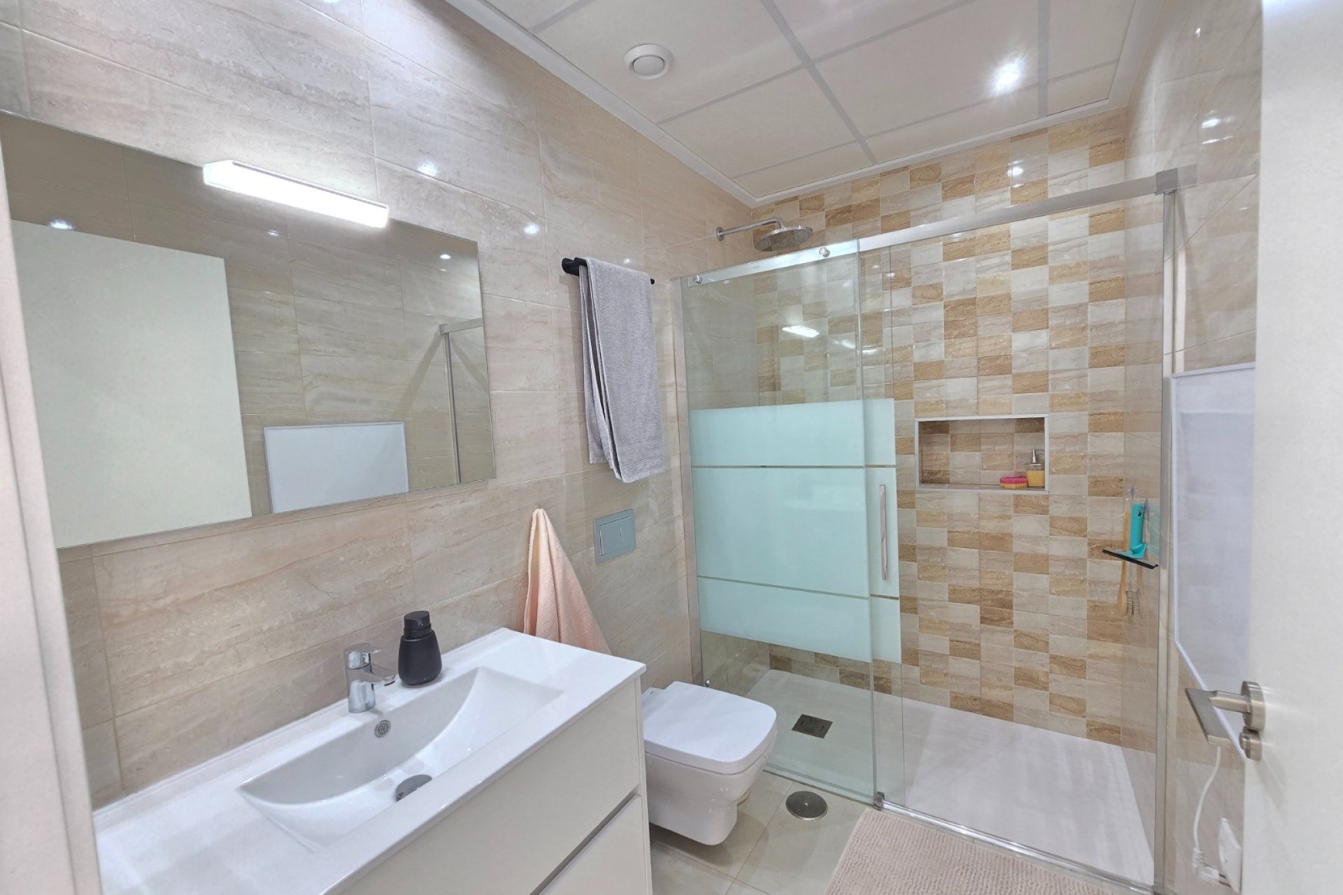 Reventa - Townhouse * -
Ciudad Quesada * - Doña Pepa *