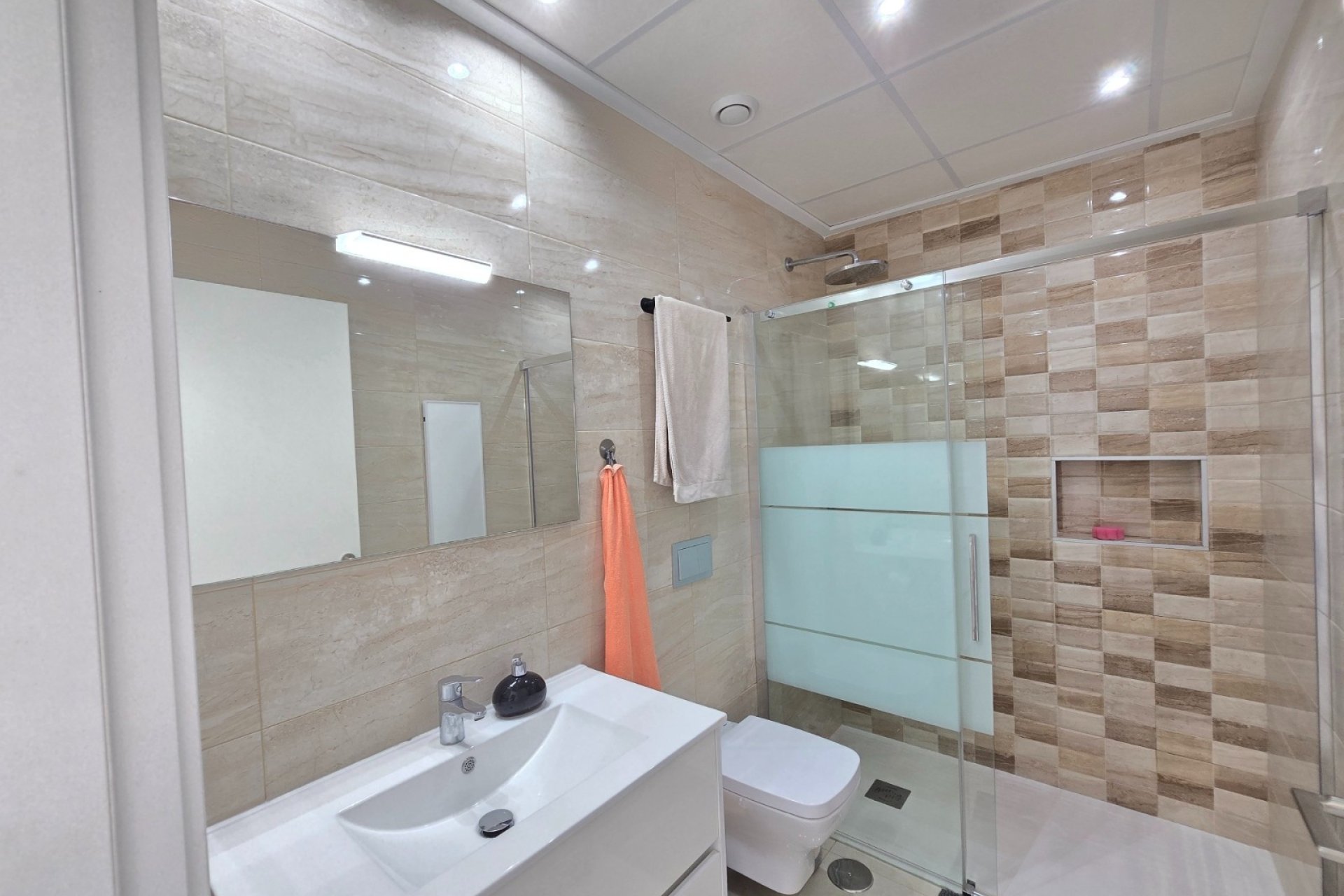 Reventa - Townhouse * -
Ciudad Quesada * - Doña Pepa *