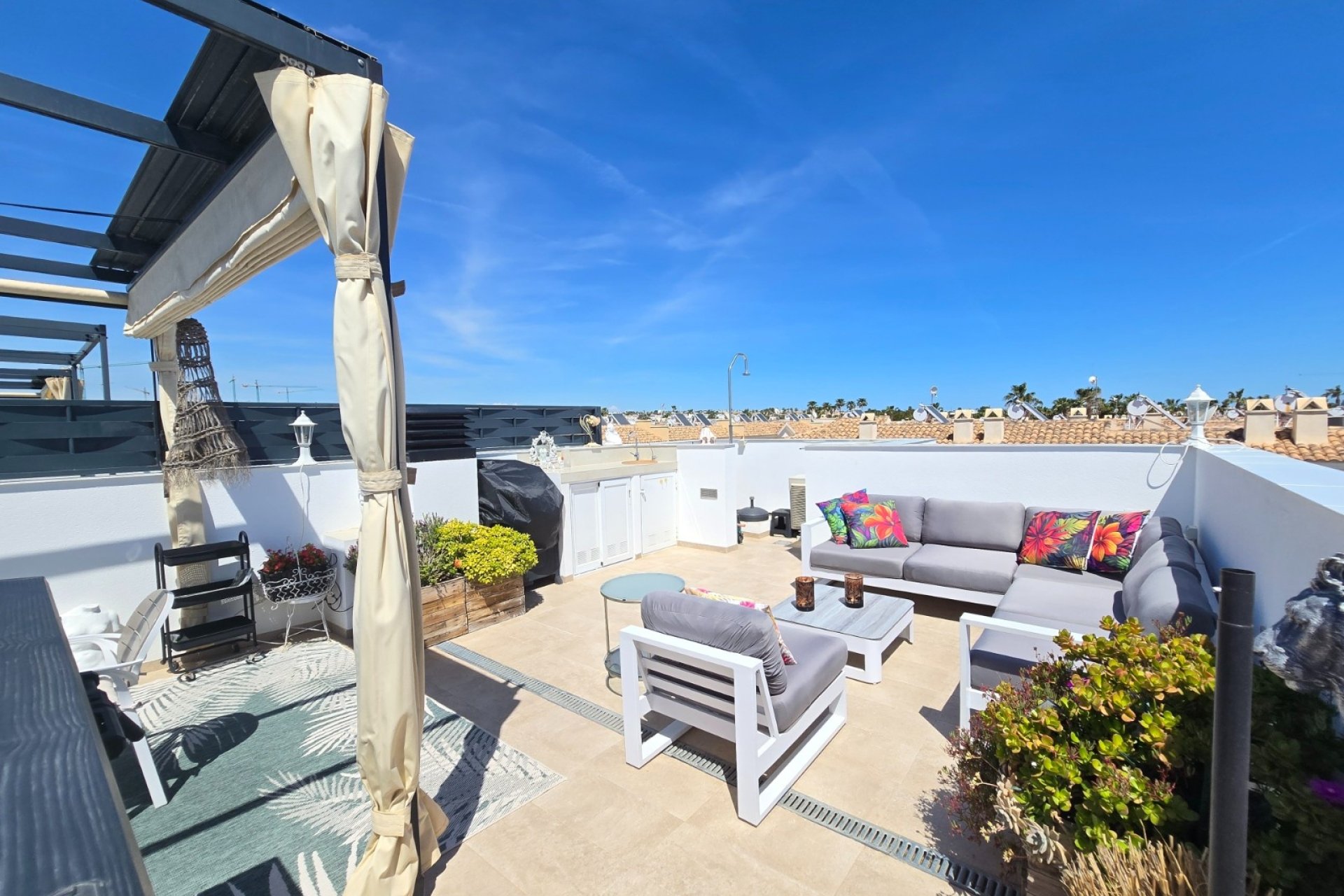 Reventa - Townhouse * -
Ciudad Quesada * - Doña Pepa *