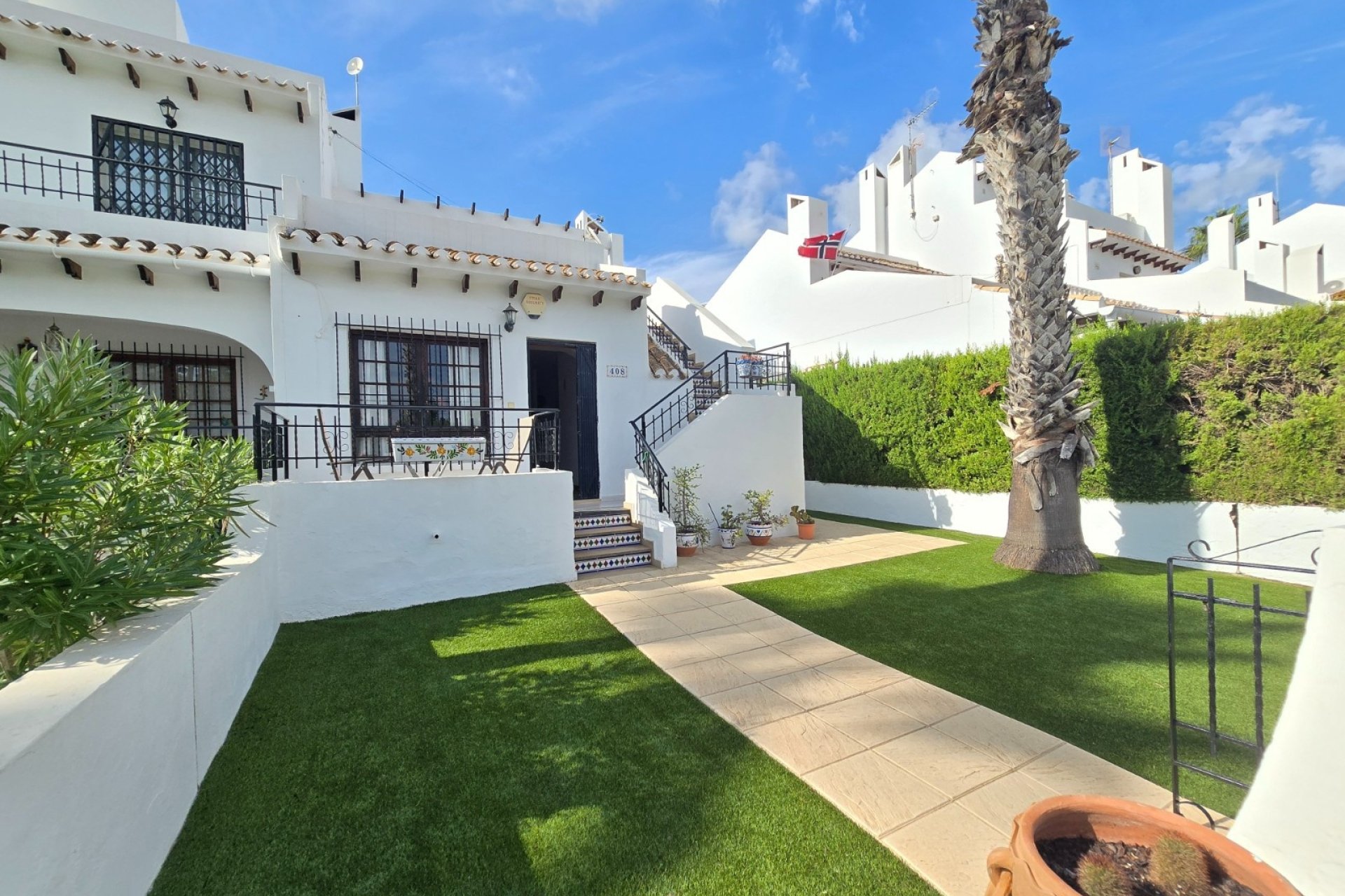 Reventa - Townhouse * -
Villamartin * - Los Dolses *