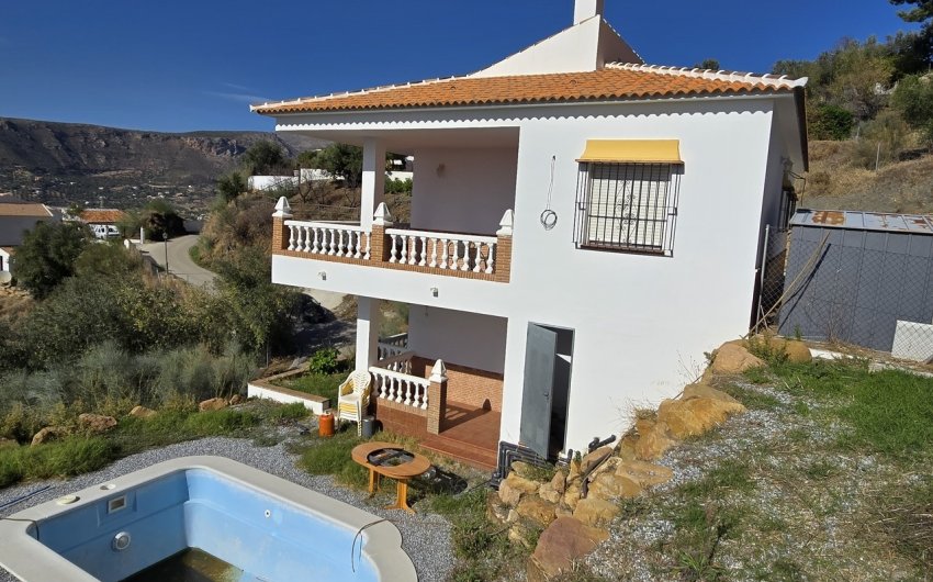 Reventa - Villa -
Alcaucín - Inland