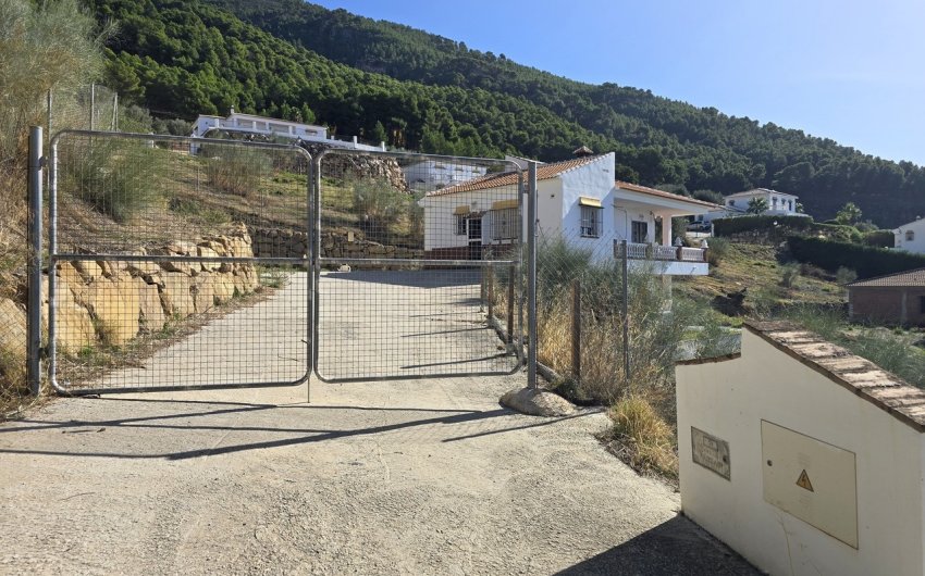 Reventa - Villa -
Alcaucín - Inland