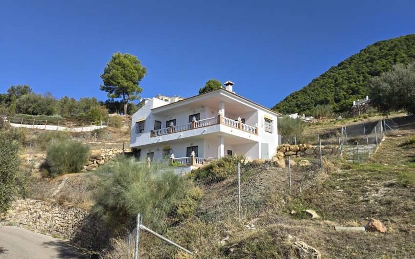 Reventa - Villa -
Alcaucín - Inland