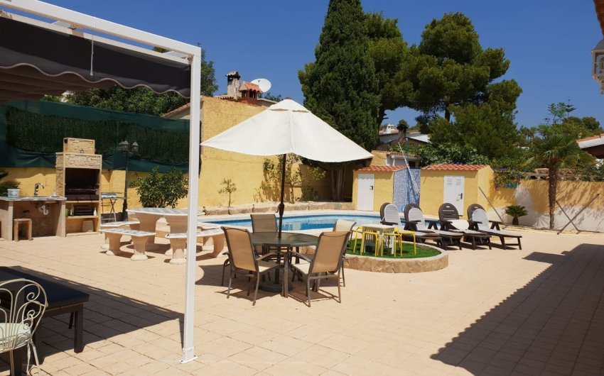 Reventa - Villa -
Alfas del Pí - Urbanizaciones