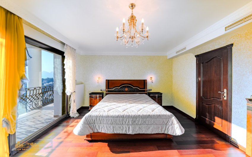 Reventa - Villa -
Altea