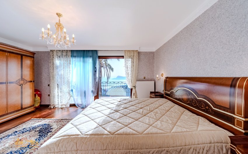 Reventa - Villa -
Altea