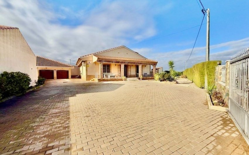 Reventa - Villa -
Avileses - Inland