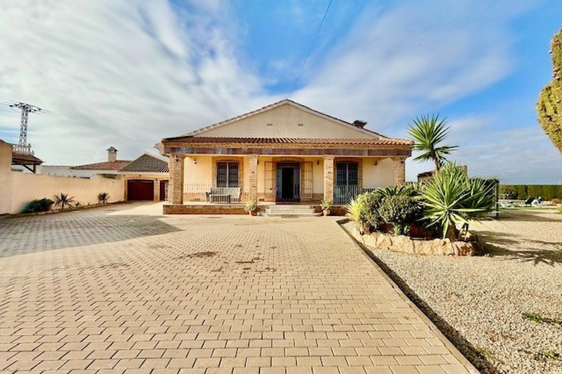 Reventa - Villa -
Avileses - Inland