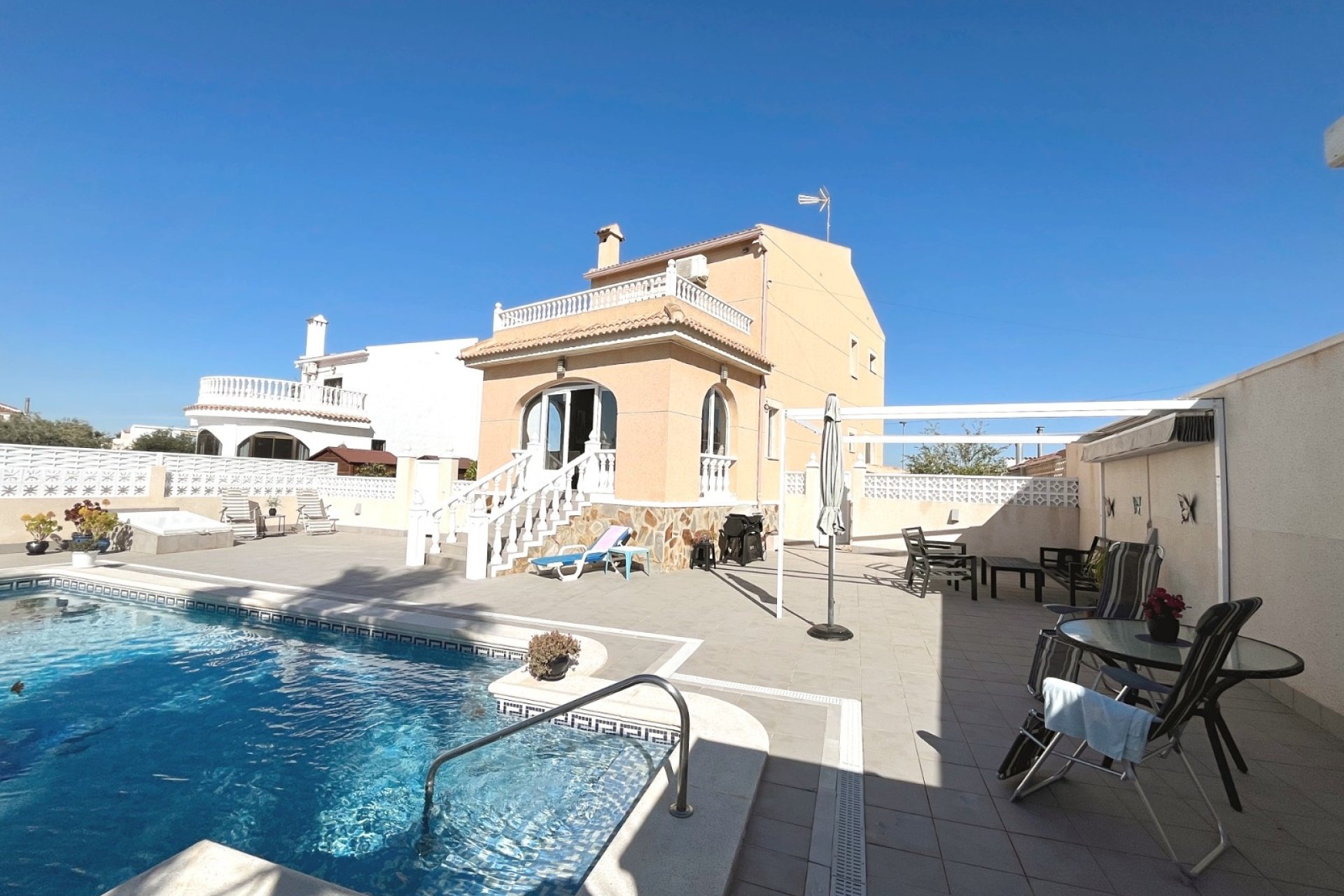 Reventa - Villa -
Benijofar - Monte Azul