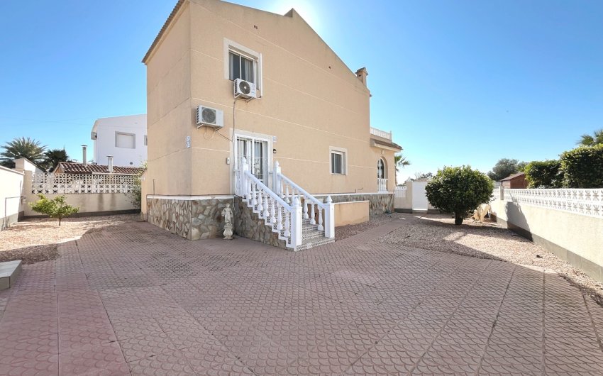 Reventa - Villa -
Benijofar - Monte Azul