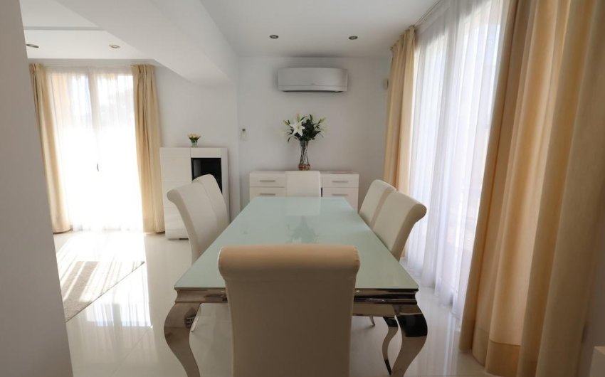 Reventa - Villa -
Cabo Roig - Costa Blanca