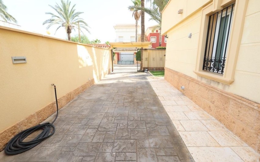 Reventa - Villa -
Cabo Roig - Costa Blanca