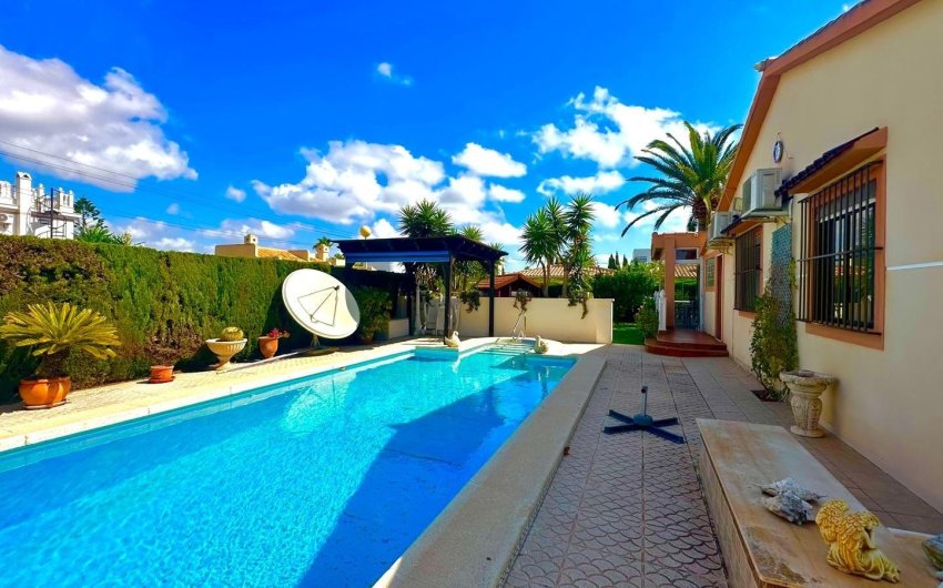 Reventa - Villa -
Cabo Roig - Costa Blanca