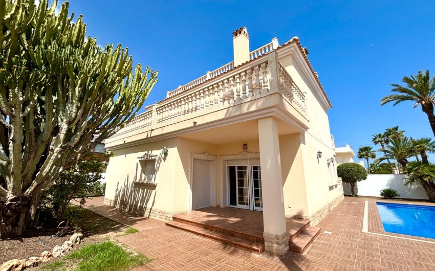 Reventa - Villa -
Cabo Roig - Costa Blanca