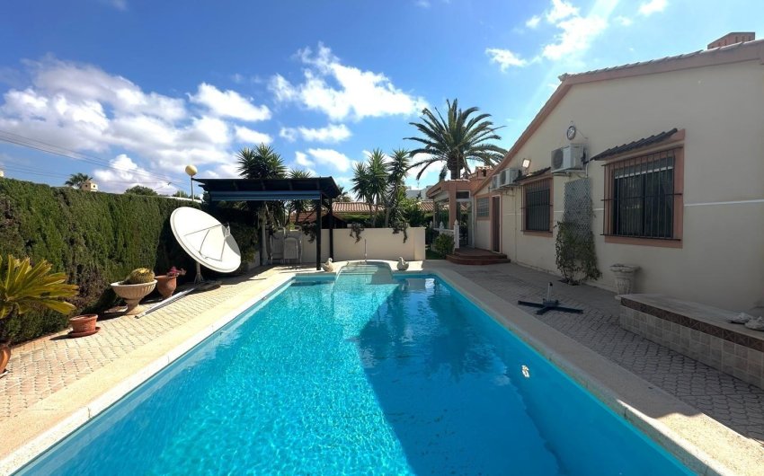 Reventa - Villa -
Cabo Roig - Costa Blanca