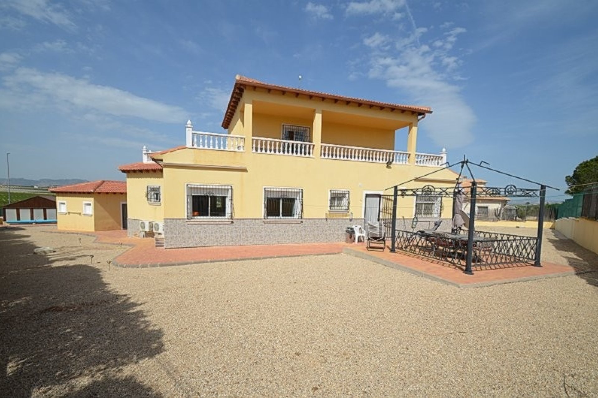 Reventa - Villa -
Campos del Río - Inland
