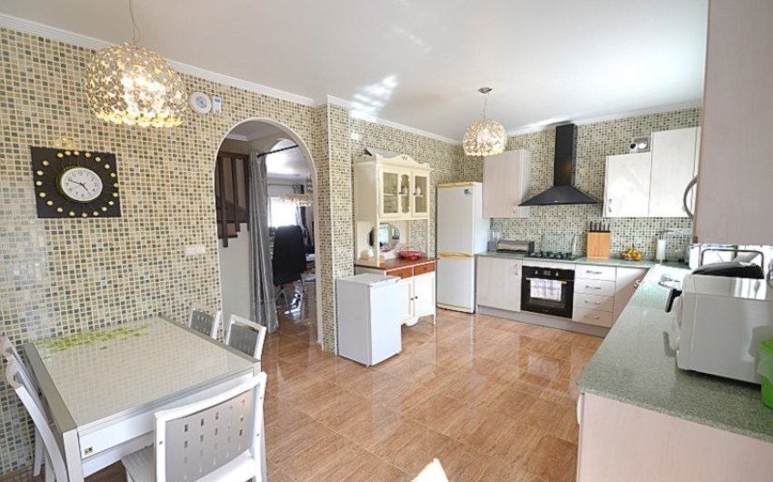 Reventa - Villa -
Campos del Río - Inland