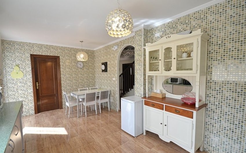 Reventa - Villa -
Campos del Río - Inland