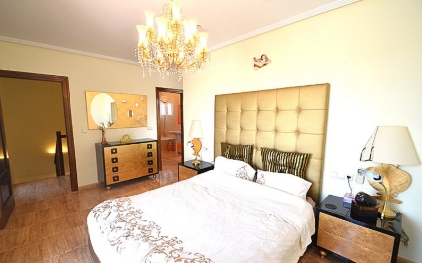 Reventa - Villa -
Campos del Río - Inland