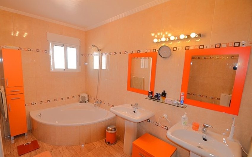 Reventa - Villa -
Campos del Río - Inland