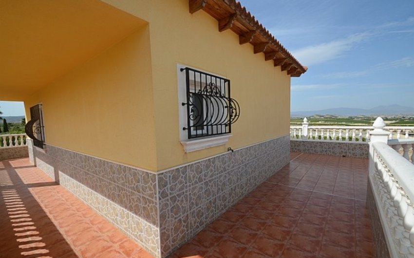 Reventa - Villa -
Campos del Río - Inland
