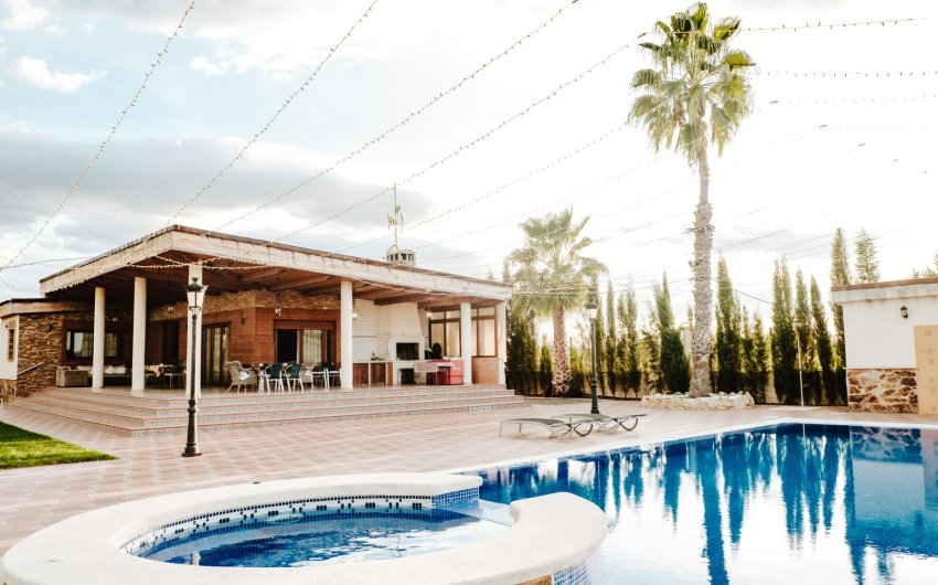 Reventa - Villa -
Catral