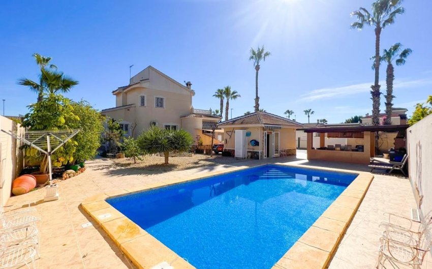 Reventa - Villa -
Ciudad Quesada - Doña Pepa