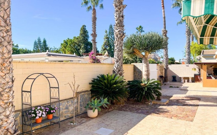 Reventa - Villa -
Ciudad Quesada - Doña Pepa