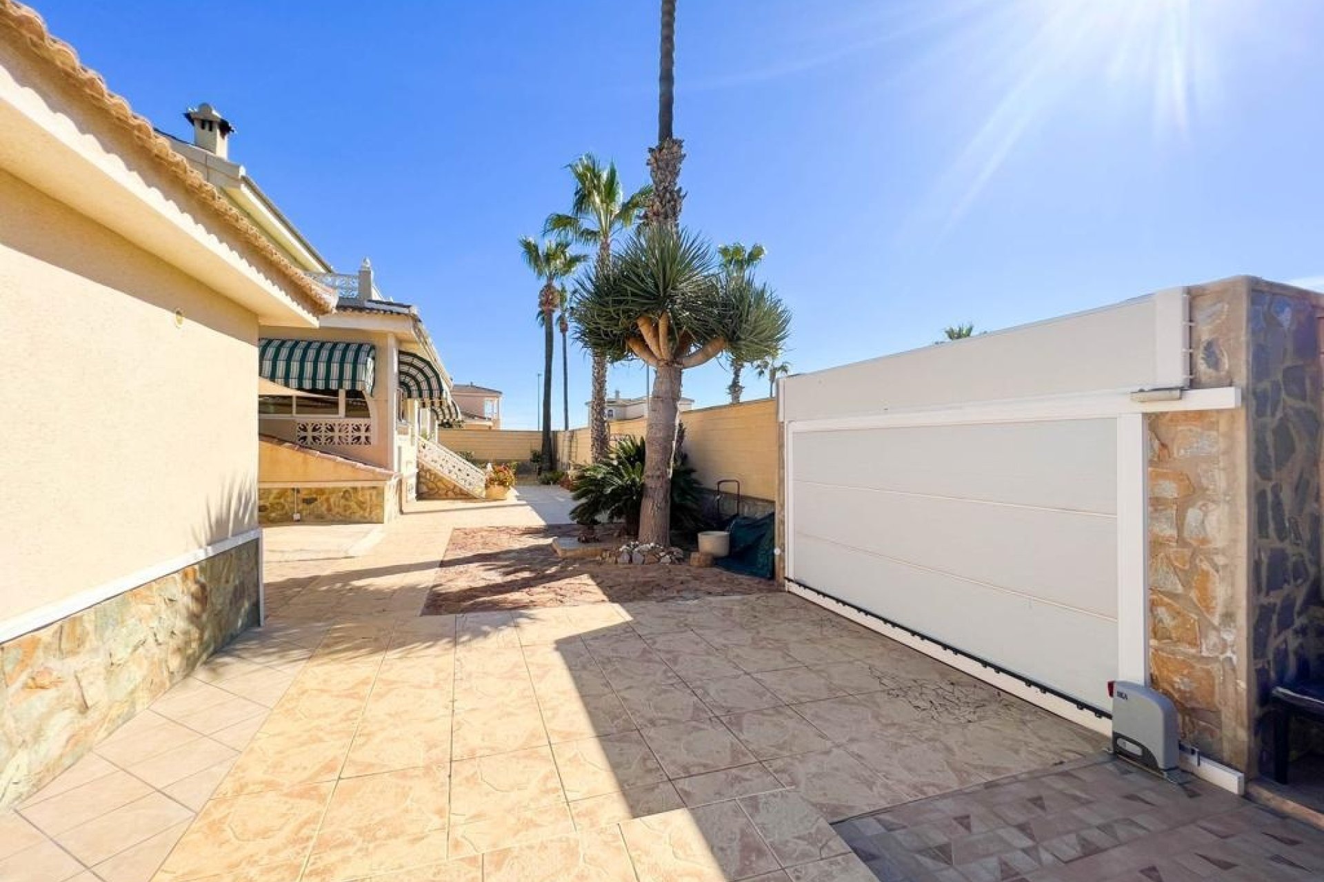 Reventa - Villa -
Ciudad Quesada - Doña Pepa