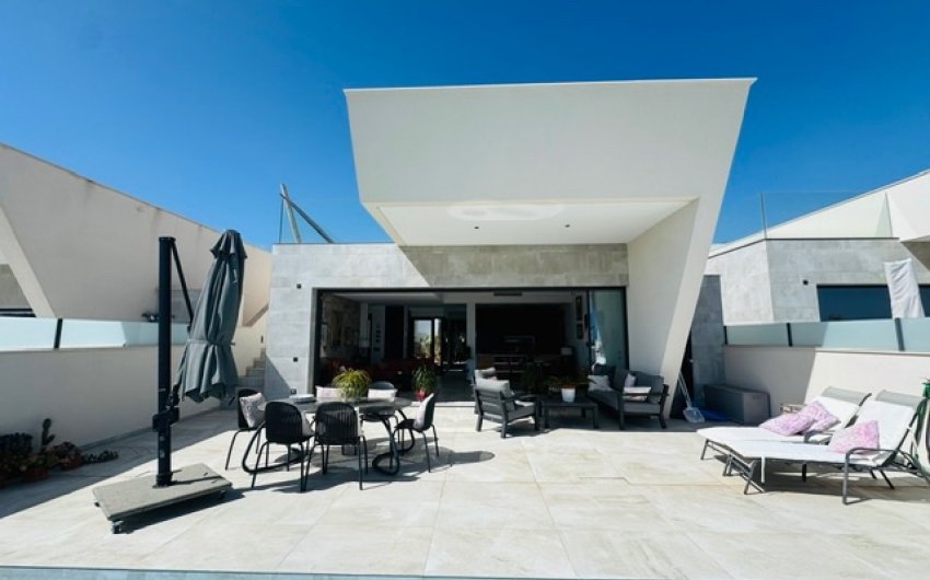 Reventa - Villa -
Ciudad Quesada - La Fiesta