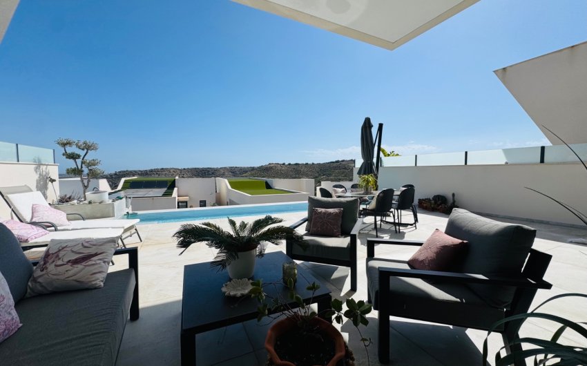 Reventa - Villa -
Ciudad Quesada - La Fiesta