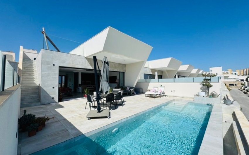 Reventa - Villa -
Ciudad Quesada - La Fiesta