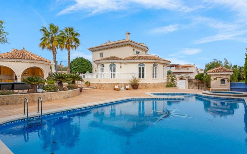 Reventa - Villa -
Ciudad Quesada - La Fiesta