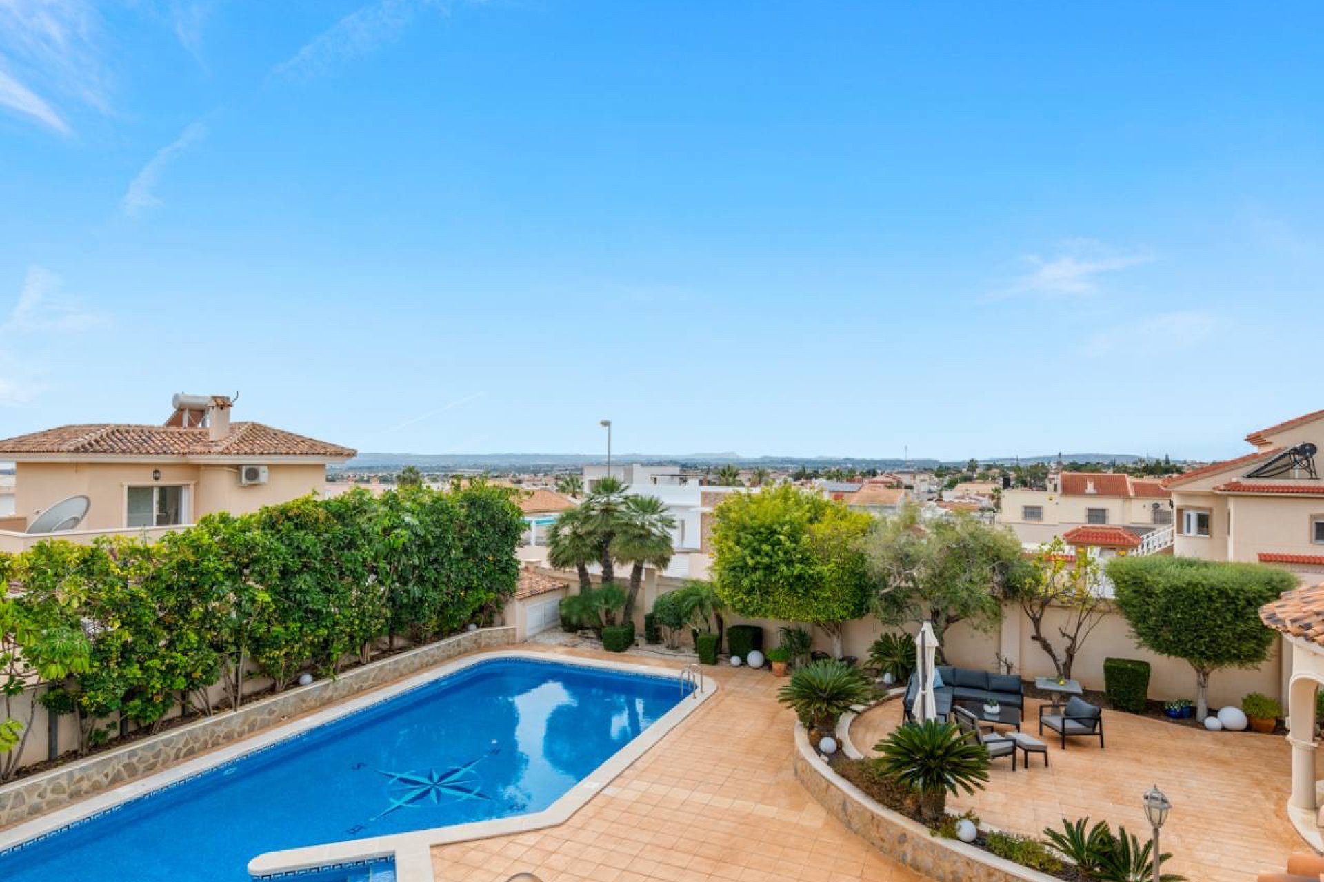 Reventa - Villa -
Ciudad Quesada - La Fiesta