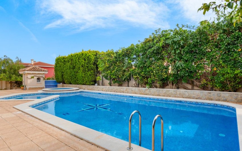 Reventa - Villa -
Ciudad Quesada - La Fiesta