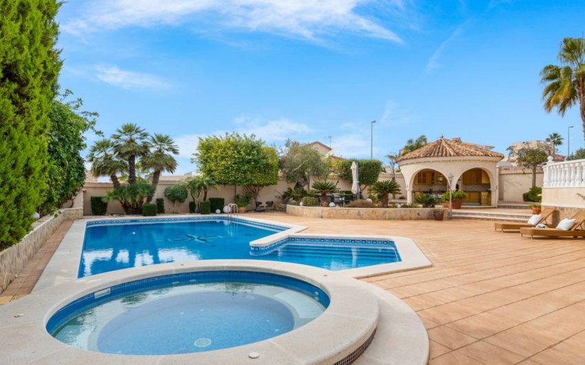 Reventa - Villa -
Ciudad Quesada - La Fiesta