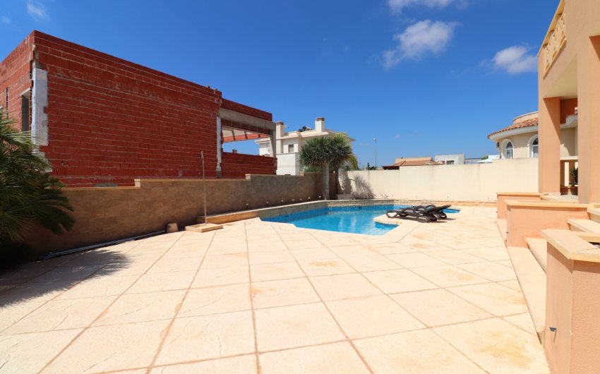 Reventa - Villa -
Ciudad Quesada - La Fiesta