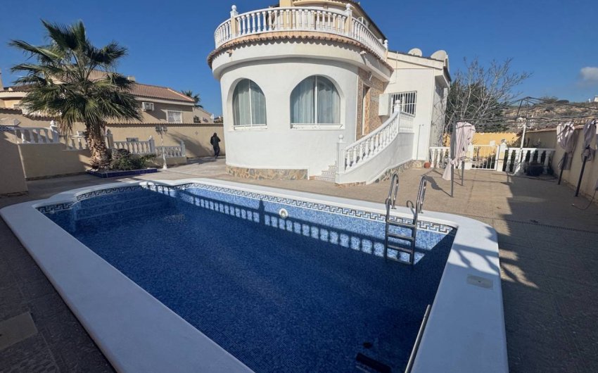 Reventa - Villa -
Ciudad Quesada - Lo Pepin