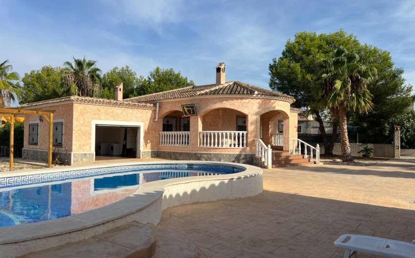 Reventa - Villa -
Dolores - Cmno. Escorredor