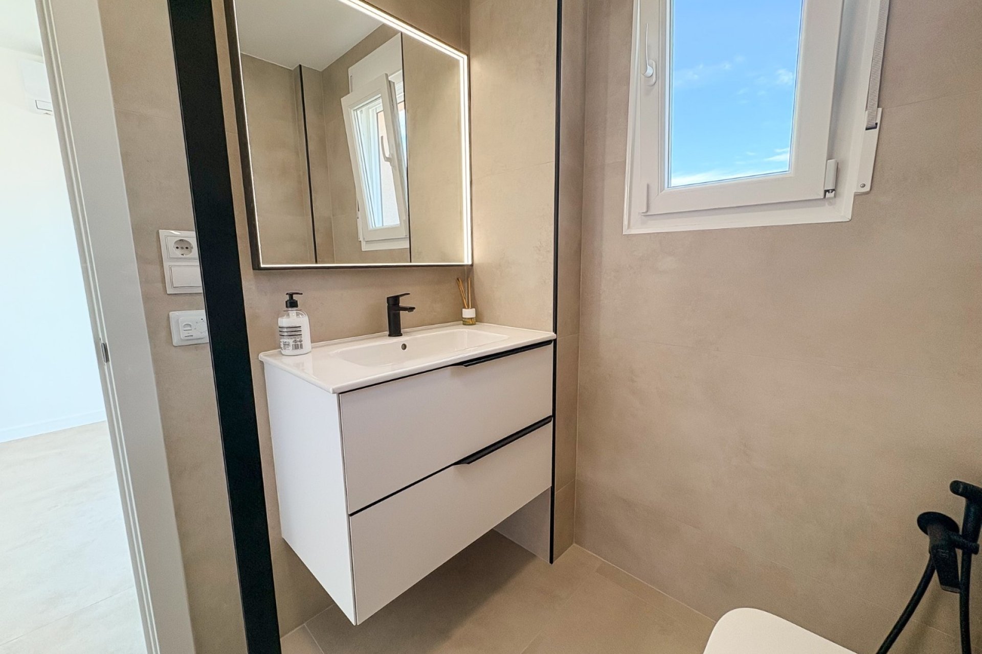 Reventa - Villa -
El Campello - Pueblo Acantilado - Venta Lanuza